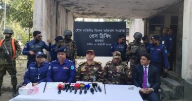 রায়পুরায় যৌথ বাহিনীর কম্বিং অভিযান, বিপুল অস্ত্রসহ দুই শীর্ষ সন্ত্রাসী গ্রেফতার