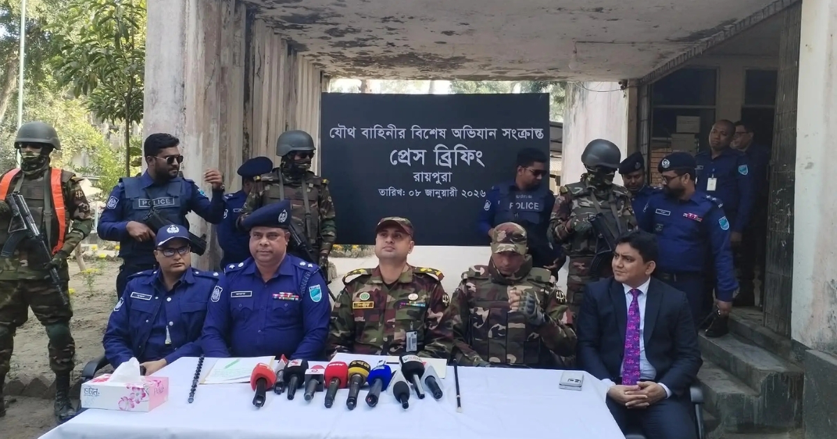 রায়পুরায় যৌথ বাহিনীর কম্বিং অভিযান, বিপুল অস্ত্রসহ দুই শীর্ষ সন্ত্রাসী গ্রেফতার