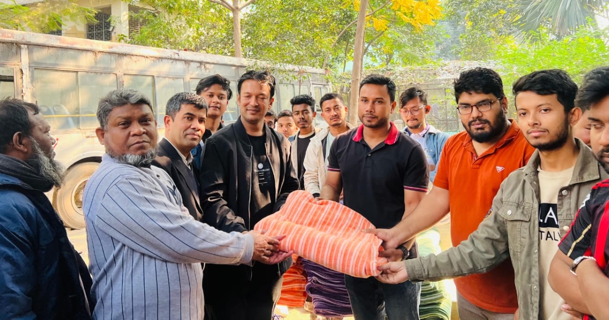 ​জবি ছাত্রদল নেতার মানবিক জন্মদিন উদযাপন, কেক না কেটে স্টাফদের দিলেন কম্বল