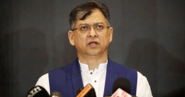 আইনশৃঙ্খলা পরিস্থিতি স্বাভাবিক রাখাই বর্তমান সরকারের মূল অগ্রাধিকার : স্বরাষ্ট্রমন্ত্রী