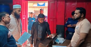 ইন্দুরকানীতে লাইসেন্স ছাড়াই জ্বালানি তেল বিক্রি, ব্যবসায়ীকে জরিমানা