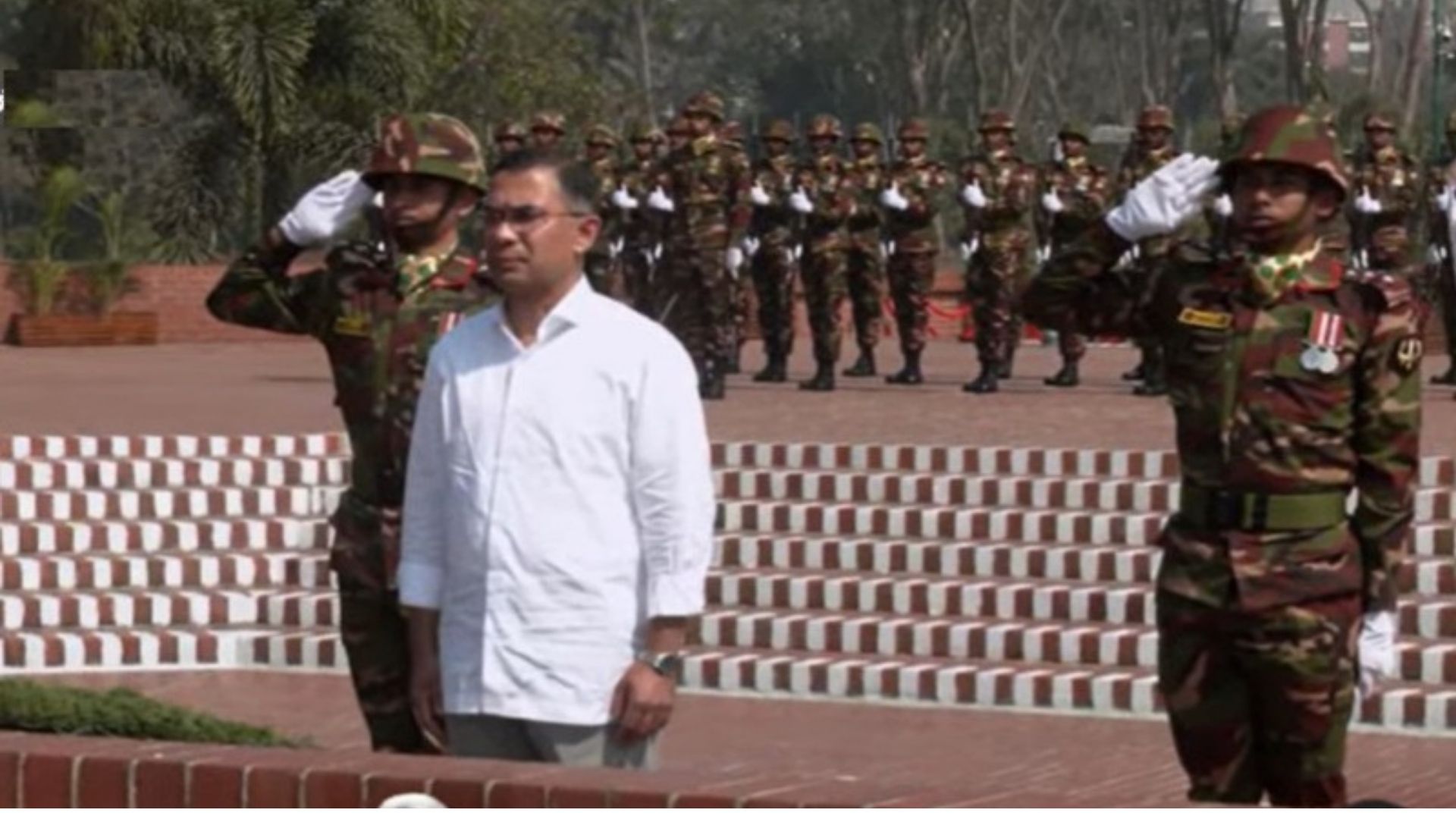 জাতীয় স্মৃতিসৌধে প্রধানমন্ত্রী তারেক রহমানের শ্রদ্ধা