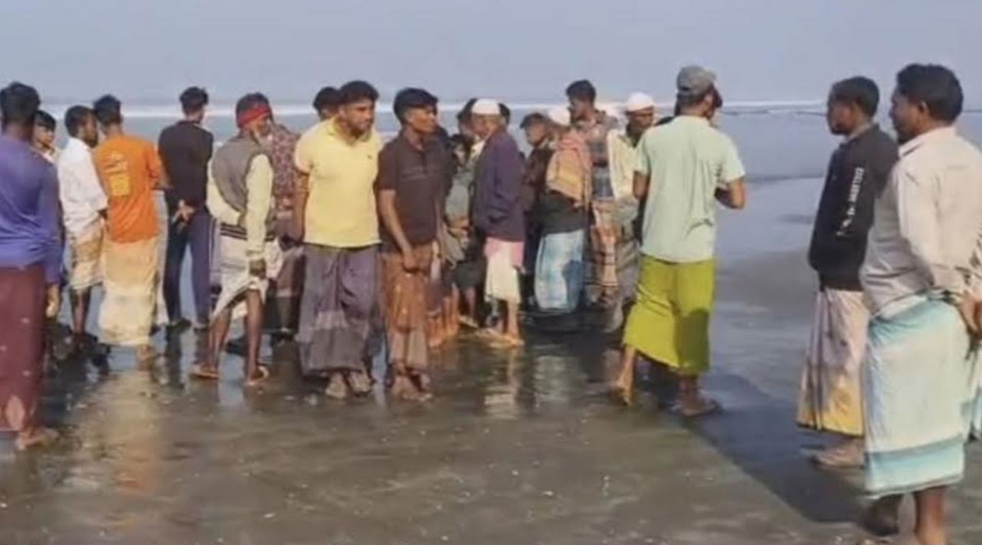 কক্সবাজারে সৈকতে ভেসে এলো তরুণ-তরুণীর মরদেহ