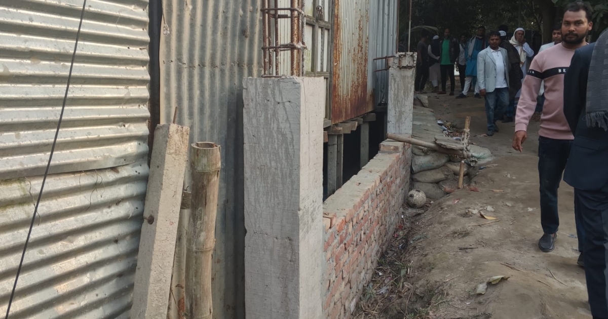 কেনা জমি নিয়ে দুশ্চিন্তায় পরিবার, প্রতিবেশীর বিরুদ্ধে দখলচেষ্টার অভিযোগ