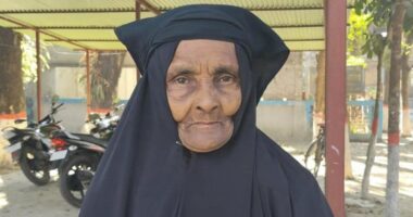 ভাতা না পেয়ে অফিসে খোঁজ নিতে এসে মালেকা জানতে পারেন তিনি মৃত!