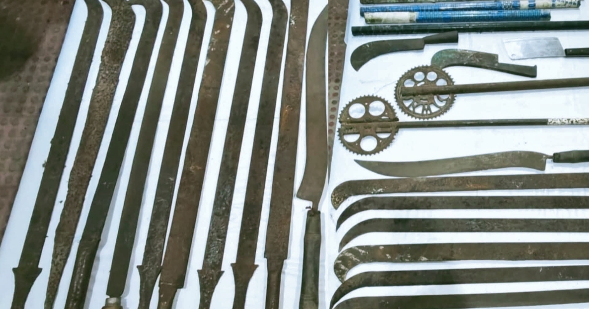 মুন্সিগঞ্জে কিশোর গ্যাংয়ের আস্তানায় যৌথ বাহিনীর অভিযান, বিপুল অস্ত্র উদ্ধার