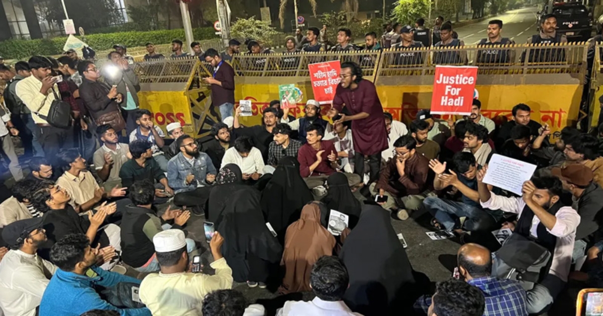 যমুনার প্রবেশমুখে ছাত্র-জনতাকে অবস্থানের অনুরোধ হাদির স্ত্রীর