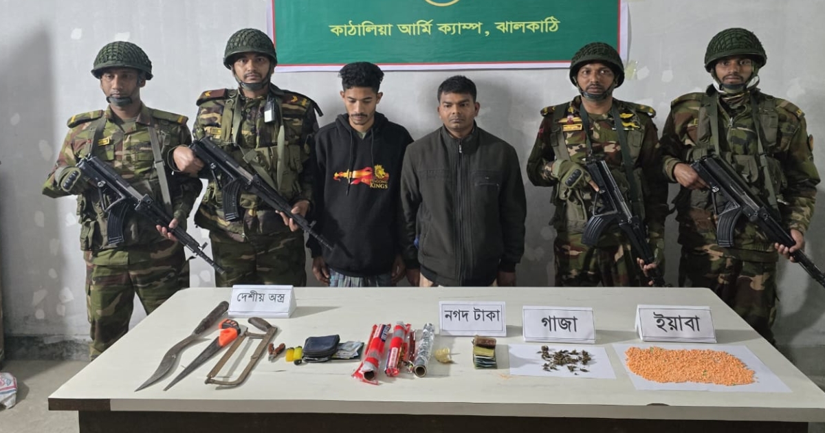 কাঠালিয়া আর্মি ক্যাম্পের অভিযানে মাদক ব্যবসায়ী সহ মাদক ও অ/স্ত্র উদ্ধার