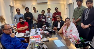 চায়ের দাওয়াতে মির্জা আব্বাসের বাসায় মেঘনা আলম