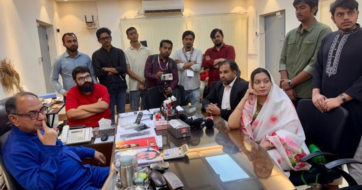 চায়ের দাওয়াতে মির্জা আব্বাসের বাসায় মেঘনা আলম