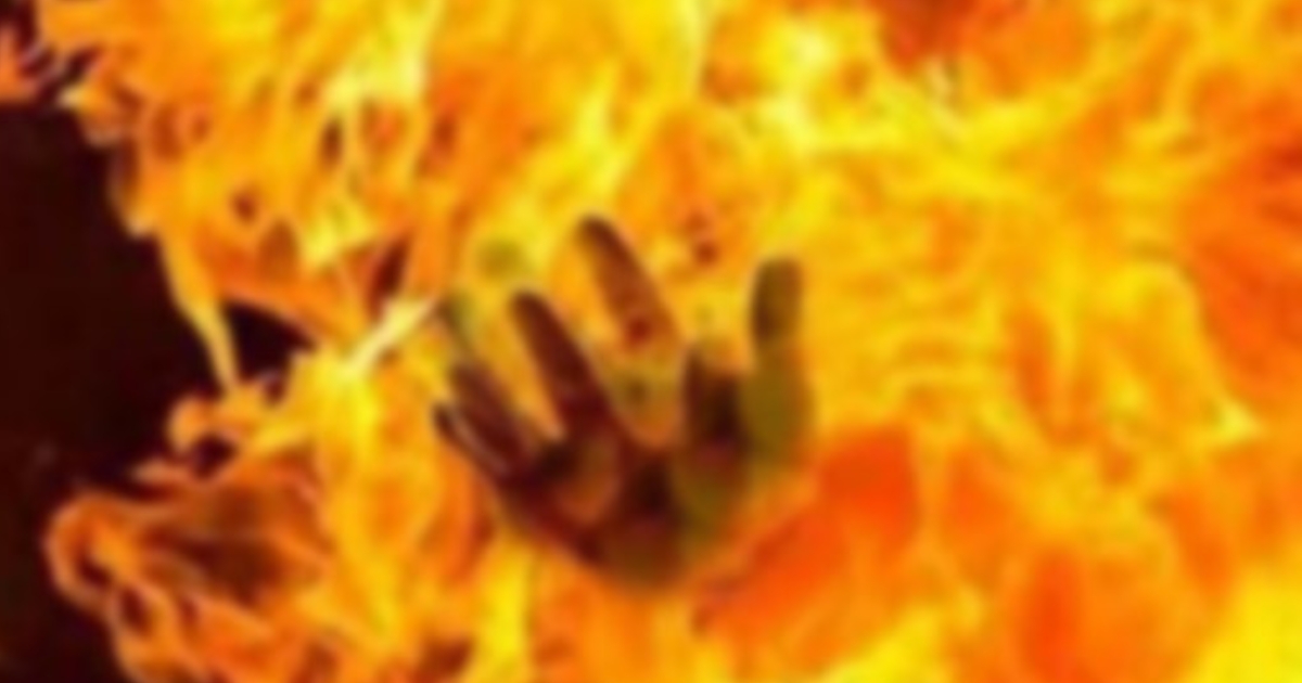 দুধের শিশুকে বুকে জড়িয়ে ঘুম, ভোরের আগুনে নিভে গেল মা ও মেয়ের প্রাণ