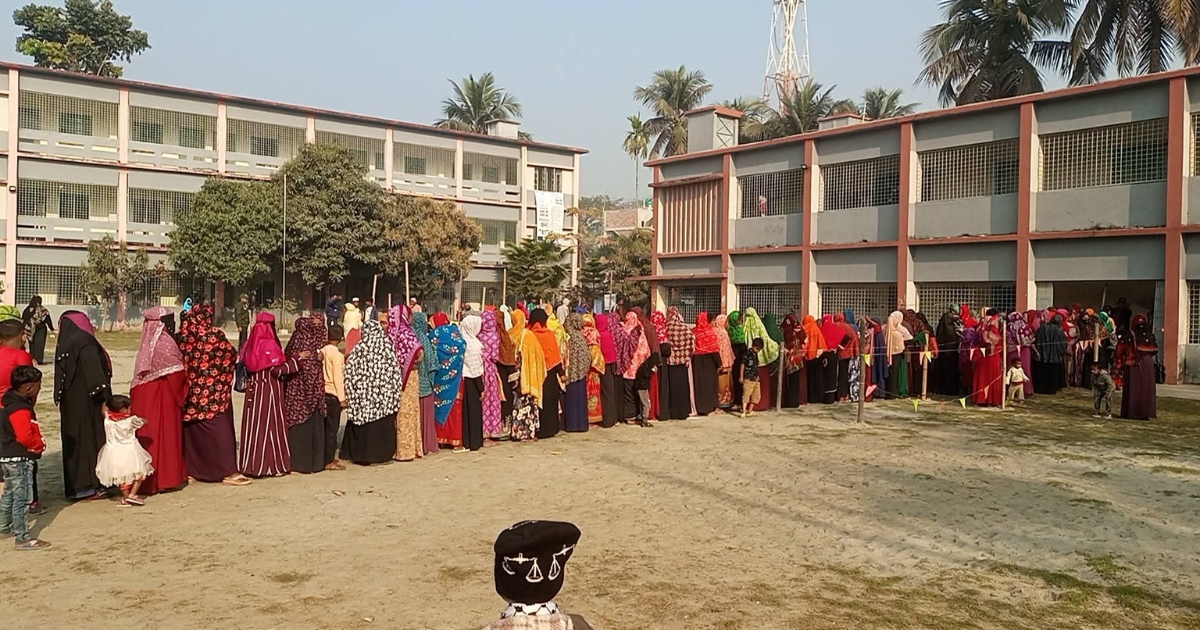 তালায় ভোর থেকে ভোটারের দীর্ঘ লাইন, নারী ভোটারের উল্লেখযোগ্য উপস্থিতি