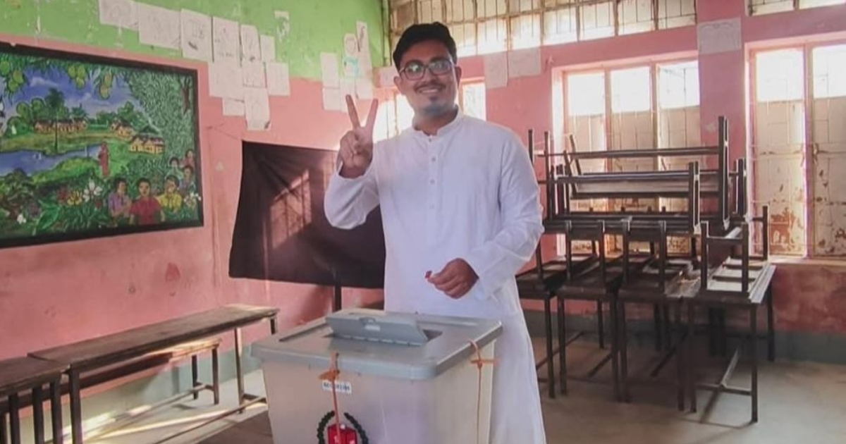 খাগড়াছড়িতে ভোট দিলেন ডাকসু ভিপি সাদিক কায়েম