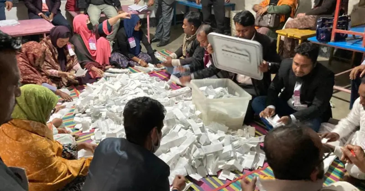 ২৯৯টি আসনে ভোটগ্রহণ শেষ হয়েছে, শুরু হয়েছে ভোট গণনা