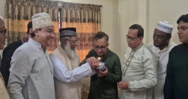 সিলেটে জামায়াত প্রার্থীর বাসায় মিষ্টি নিয়ে জয়ী বিএনপির প্রার্থী মুক্তাদির