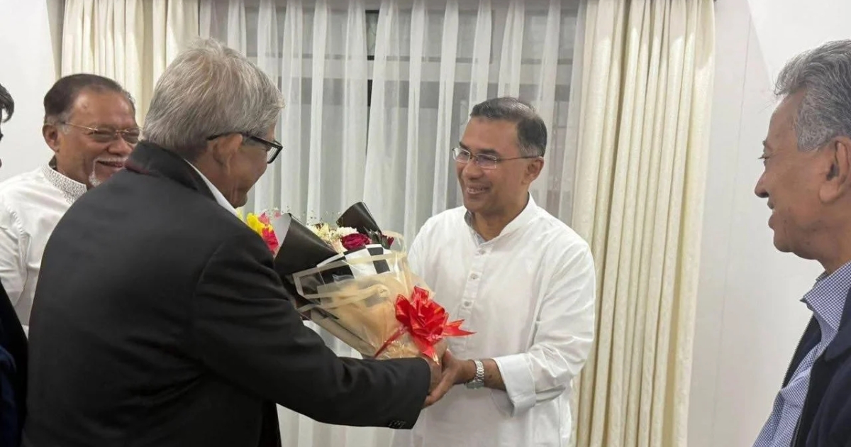 নির্বাচনে নিরঙ্কুশ জয়ের পর তারেক রহমানকে মির্জা ফখরুলের ফুলেল শুভেচ্ছা