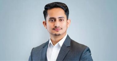 হাড্ডাহাড্ডি লড়াই শেষে ৮ হাজার ভোটে হারলেন সারজিস আলম