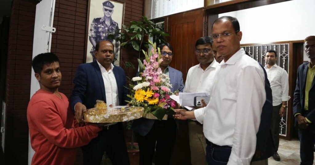 তারেক রহমানকে ফুল ও মিষ্টি পাঠিয়েছেন মমতা বন্দ্যোপাধ্যায়