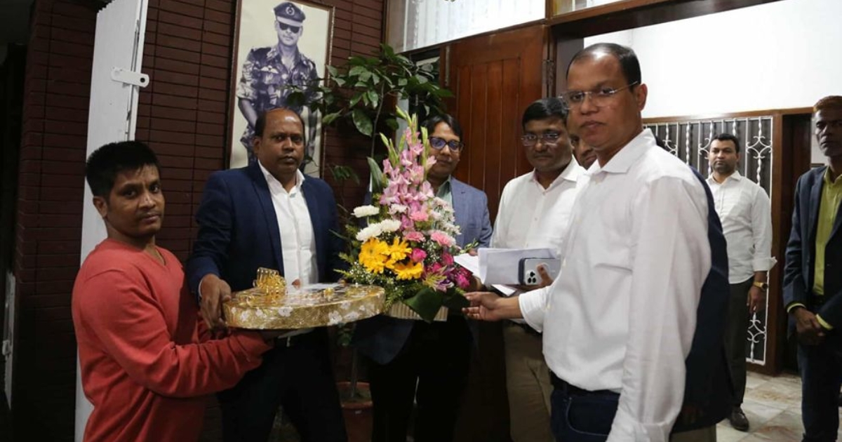 তারেক রহমানকে ফুল ও মিষ্টি পাঠিয়েছেন মমতা বন্দ্যোপাধ্যায়