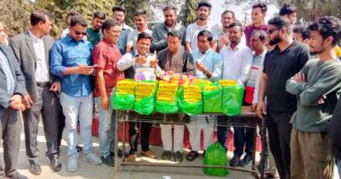 ত্রয়োদশ সংসদ নির্বাচনে দুই তৃতীয়াংশ বেশি আসনে বিএনপি'র জয়ে কুবি শাখা ছাত্রদলের গণ মিষ্টি বিতরণ