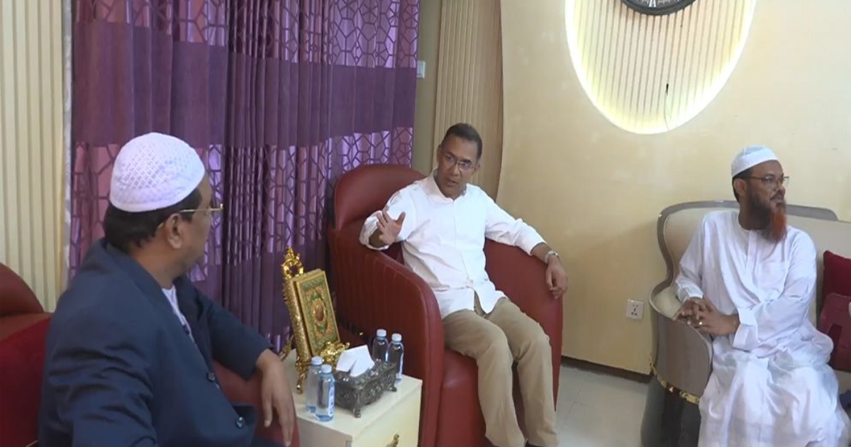 চরমোনাই পীরের বাসায় তারেক রহমান