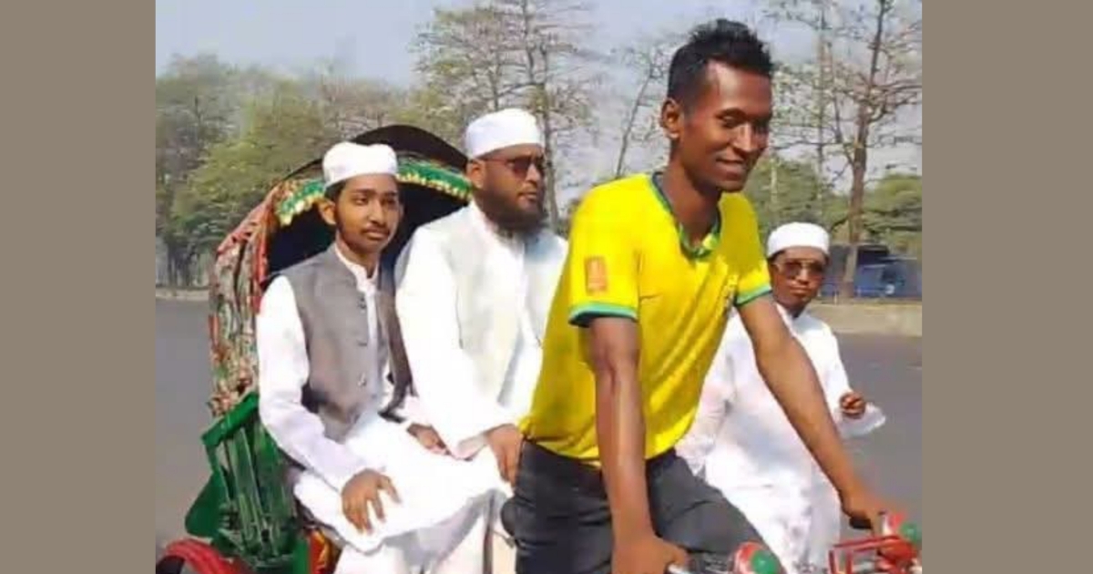 জাতীয় সংসদে রিকশা প্রতীক নিয়ে রিকশায় করে শপথ গ্রহণে মুফতি মাহমুদউল্লাহ