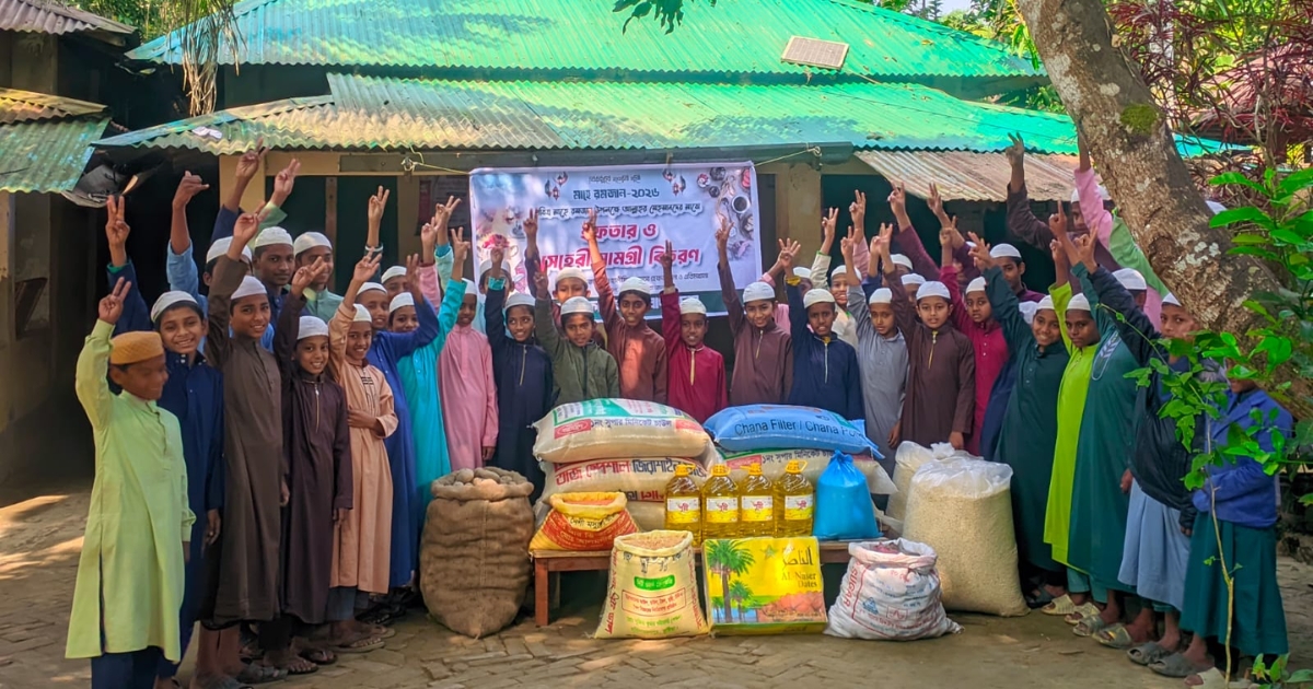 দীঘিনালায় আবাম ফাউন্ডেশনের উদ্যোগে এতিম ও অসহায়দের মাঝে সেহরি ও ইফতার সামগ্রী বিতরণ
