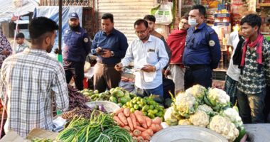 লালমোহনে রমজান উপলক্ষে ভ্রাম্যমাণ আদালতের অভিযান, ৩ দোকানিকে জরিমানা