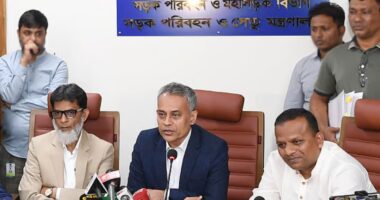 মালিক-শ্রমিক সমঝোতার ভিত্তিতে তোলা টাকাকে চাঁদা হিসেবে দেখছি না : মন্ত্রী শেখ রবিউল আলম