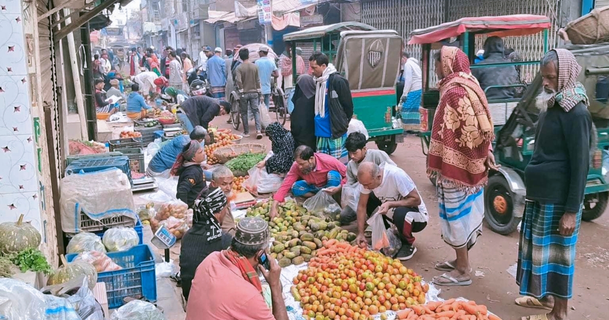ফাল্গুনের ভোরে প্রাণচাঞ্চল্য, তবে লেবুর দামে ‘ঝাঁজ’
