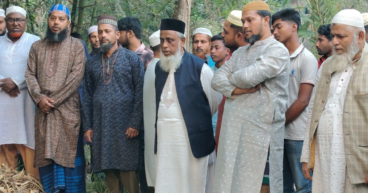 সাবেক ছাত্র নেতা রকিব সরদারের কবর জিয়ারত করলেন অধ্যক্ষ মোঃ ইজ্জত উল্লাহ