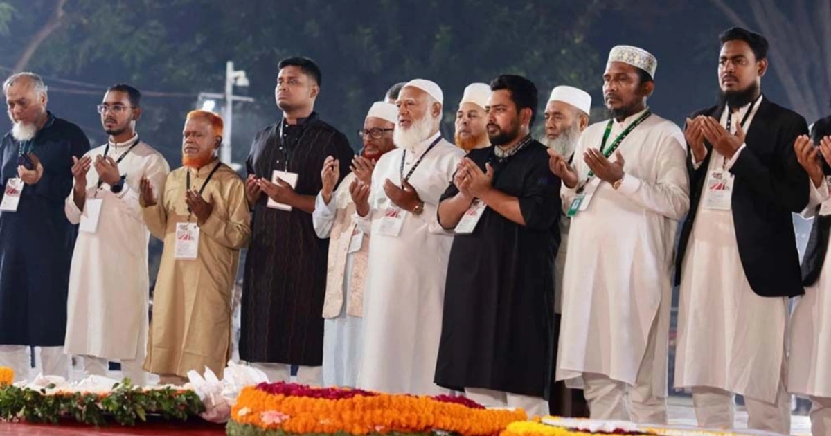 শহীদ মিনারে ফুল দিল জামায়াত আমিরের নেতৃত্বাধীন বিরোধীদলীয় জোট