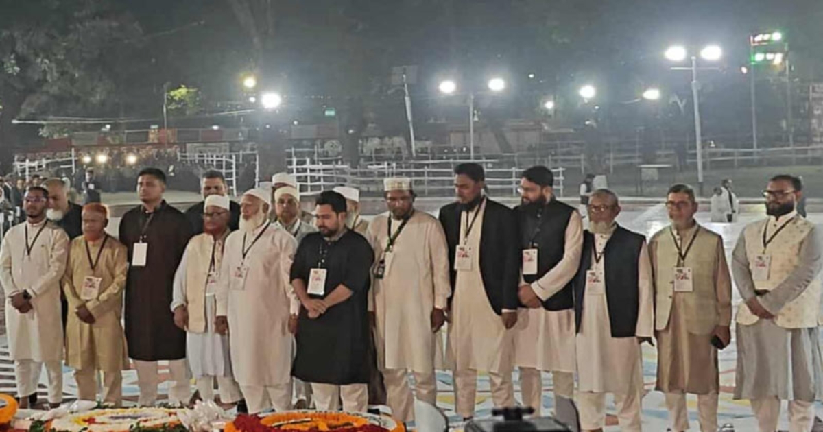 প্রথমবারের মতো শহীদ মিনারে ফুল দিল জামায়াতে ইসলামী, শহীদ বেদিতে দাঁড়িয়ে দোয়া