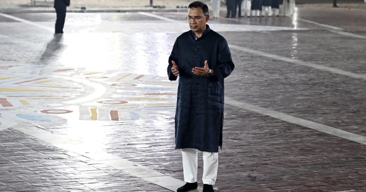 প্রথমবারের মতো কোনো সরকারপ্রধান পুষ্পস্তবক অর্পণ শেষে দোয়া করলেন