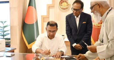 প্রথমবারের মতো তেজগাঁও কার্যালয়ে অফিস করছেন প্রধানমন্ত্রী তারেক রহমান