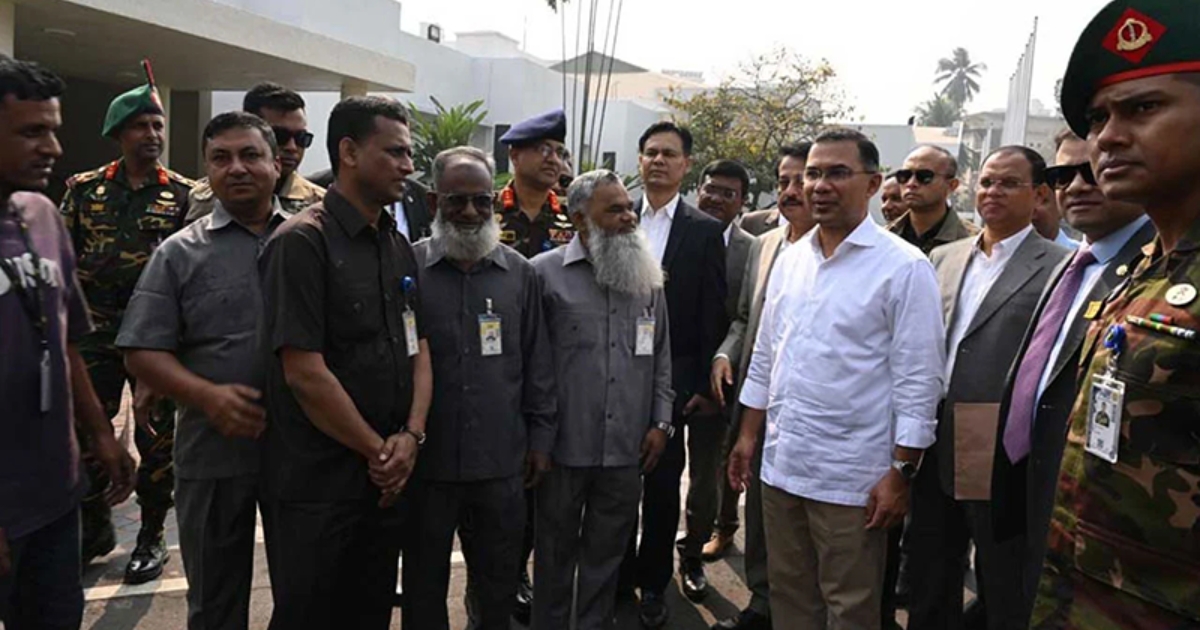 প্রধানমন্ত্রী কার্যালয়ের পুরনো কর্মচারীদের কাছে ডেকে কথা বললেন প্রধানমন্ত্রী তারেক রহমান