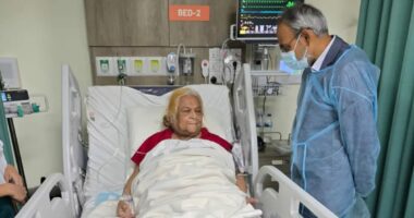 সেলিমা রহমানকে দেখতে গেলেন ডা. রফিক