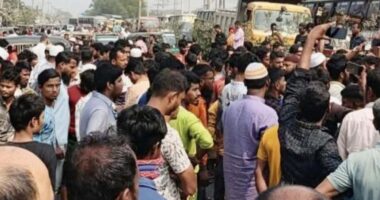 ৩০ টাকার চাঁদা ৭০, প্রতিবাদে মহাসড়ক অবরোধ অটোচালকদের