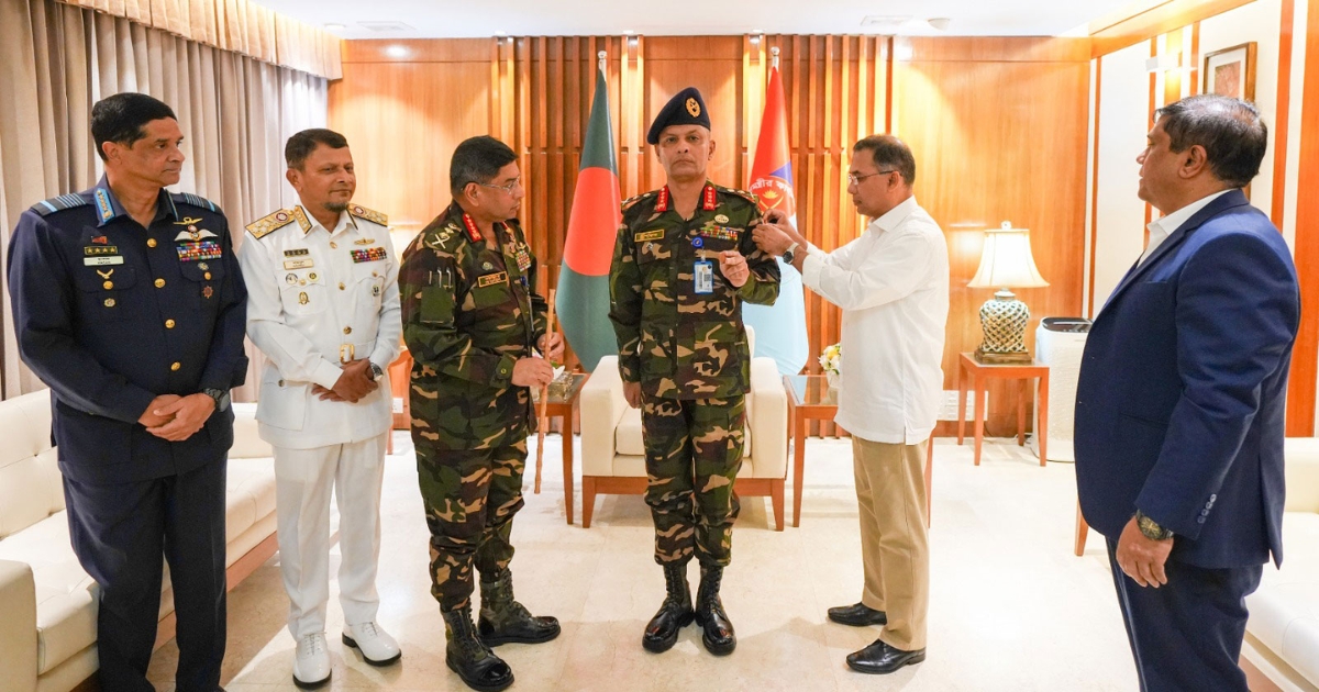 নতুন পিএসও মুশফিকুরকে র‍্যাংক ব্যাজ পরালেন প্রধানমন্ত্রী তারেক রহমান