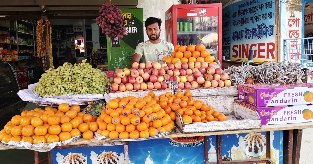 মেহেরপুরে নিম্ন-মধ্যবিত্তের নাগালের বাইরে ফল  