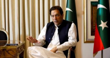 অবশেষে চোখের চিকিৎসা পেলেন কারাবন্দী ইমরান খান