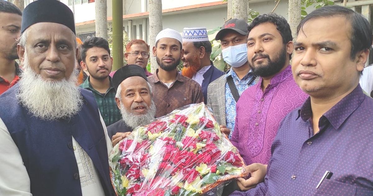 তালায় হাসপাতাল কতৃপক্ষ ও বিভিন্ন প্রতিষ্ঠানের পক্ষ থেকে এমপি ইজ্জত উল্লাহকে সংবর্ধনা