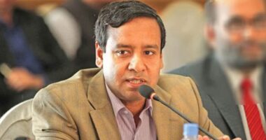 ‘ইউনূসের বদলে মো. তারেক প্রধান উপদেষ্টা হলে ভালো চালাতে পারতেন’ : গোলাম মাওলা রনি