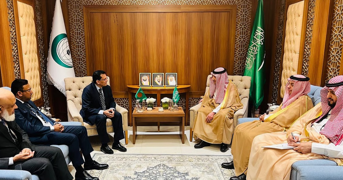 প্রধানমন্ত্রীকে সৌদি সফরের আমন্ত্রণ জানালেন উপপররাষ্ট্রমন্ত্রী ওয়ালিদ আল এলখেরেজি