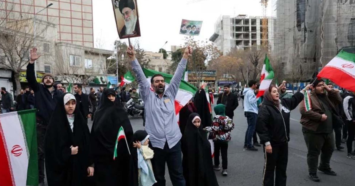 ট্রাম্পের ক্ষমতা দখলের আহ্বানকে বৃদ্ধাঙ্গুলি দেখালেন ইরানিরা