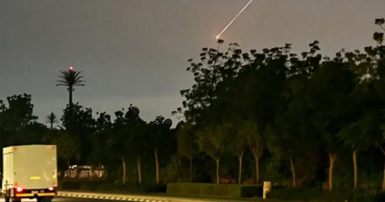 রাতে নতুন করে হামলা শুরু, বিকট বিস্ফোরণে কাঁপছে দুবাই