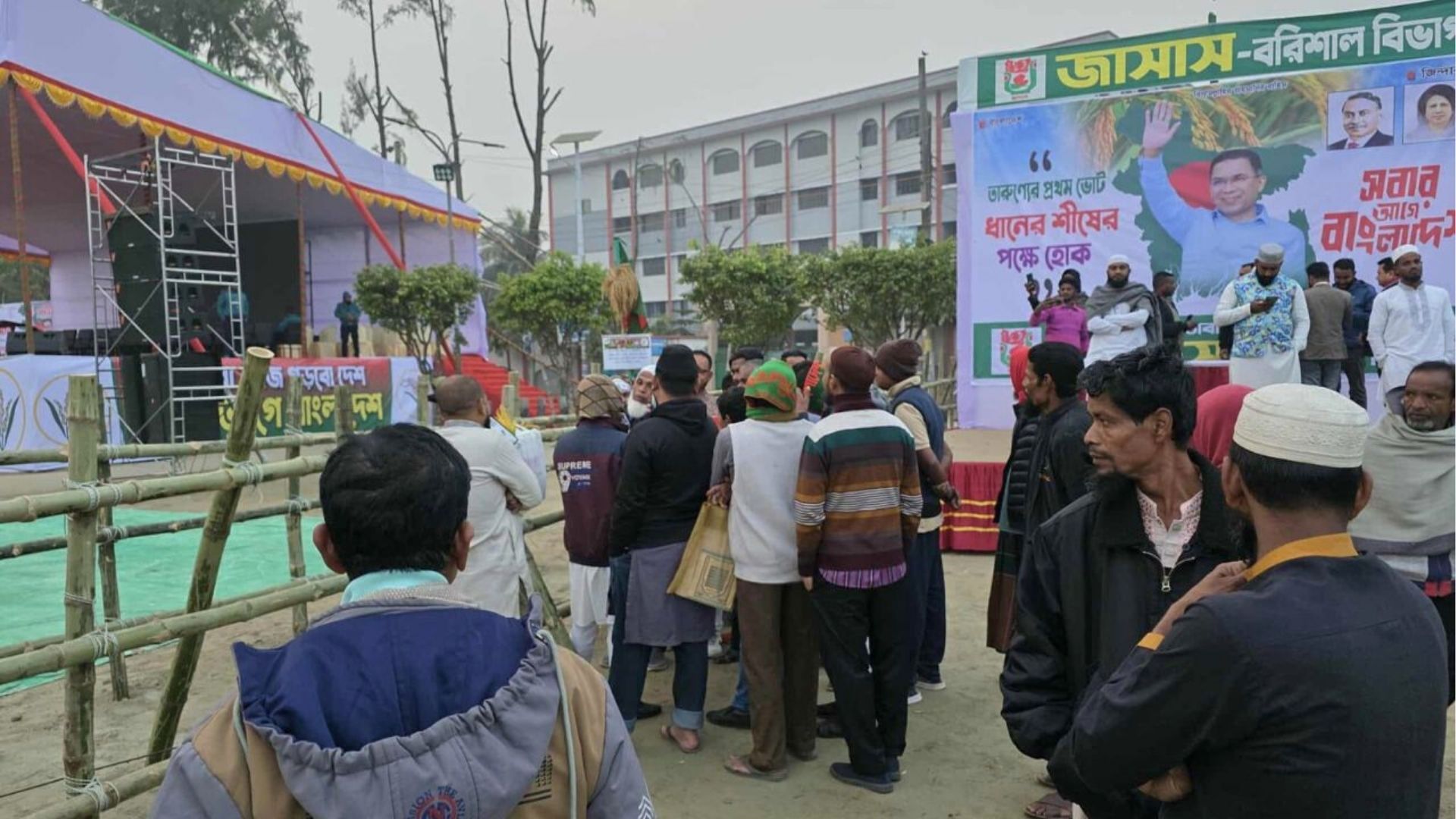 ২০ বছর পর বরিশাল যাচ্ছেন তারেক রহমান, সমাবেশস্থলে জড়ো হচ্ছেন নেতাকর্মীরা