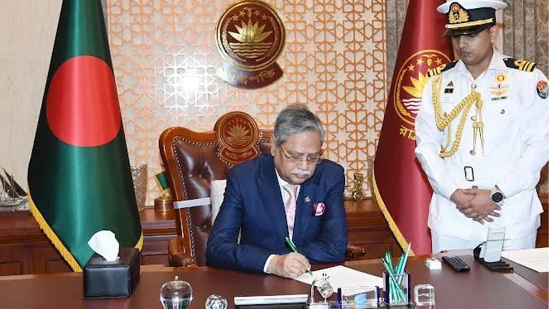 আ.লীগ সরকার পতনের দিন বঙ্গভবনে কী ঘটেছিল, জানালেন রাষ্ট্রপতি