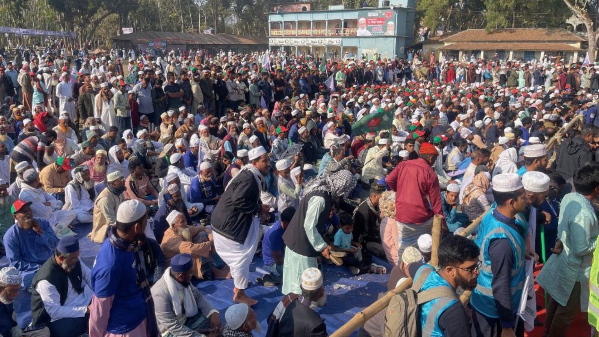 বরিশালে জামায়াতের জনসভায় মানুষের ঢল