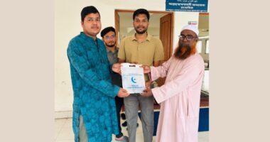 রমজানে শেকৃবিতে ৫ শতাধিক শিক্ষার্থীর মাঝে ধর্মীয় সামগ্রী বিতরণ করলো ছাত্রদল নেতা শরীফ